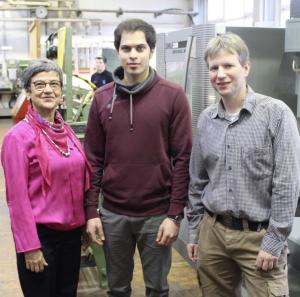 Hülya Eralp, Sajjad Ebadi und Dirk Kornmüller in der DESY-Ausbildungswerkstatt